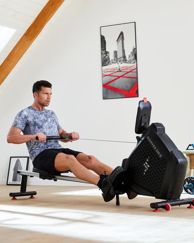 SELF-POWERED ROWING MACHINE