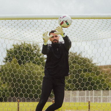 Football : comment choisir des gants de gardien de but adaptés à son niveau  ? - Colizey