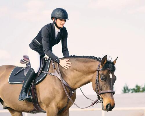 Monter un cheval "froid aux jambes"