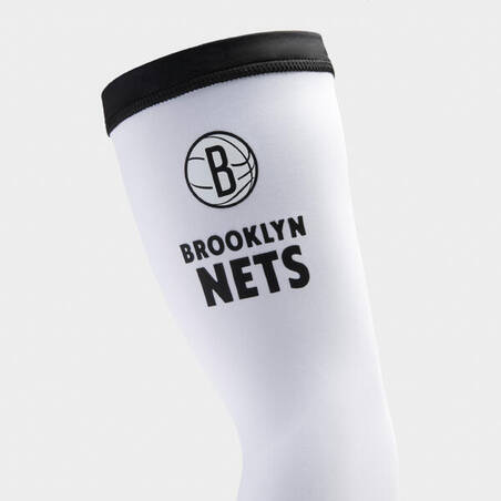 Manset Lengan Basket Pria E500 NBA Brooklyn Nets - Putih