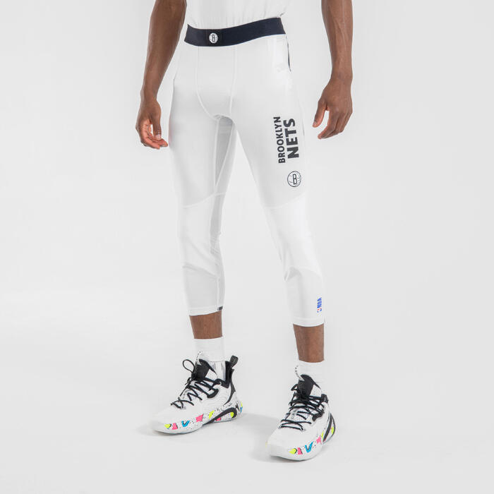 https://contents.mediadecathlon.com/p2333311/sq/k$573e803dcff651384098bffd92455721/men-s-women-s-basketball-3-4-leggings-500-nba-brooklyn-nets-white-tarmak-8751641.jpg?f=700x700&format=auto