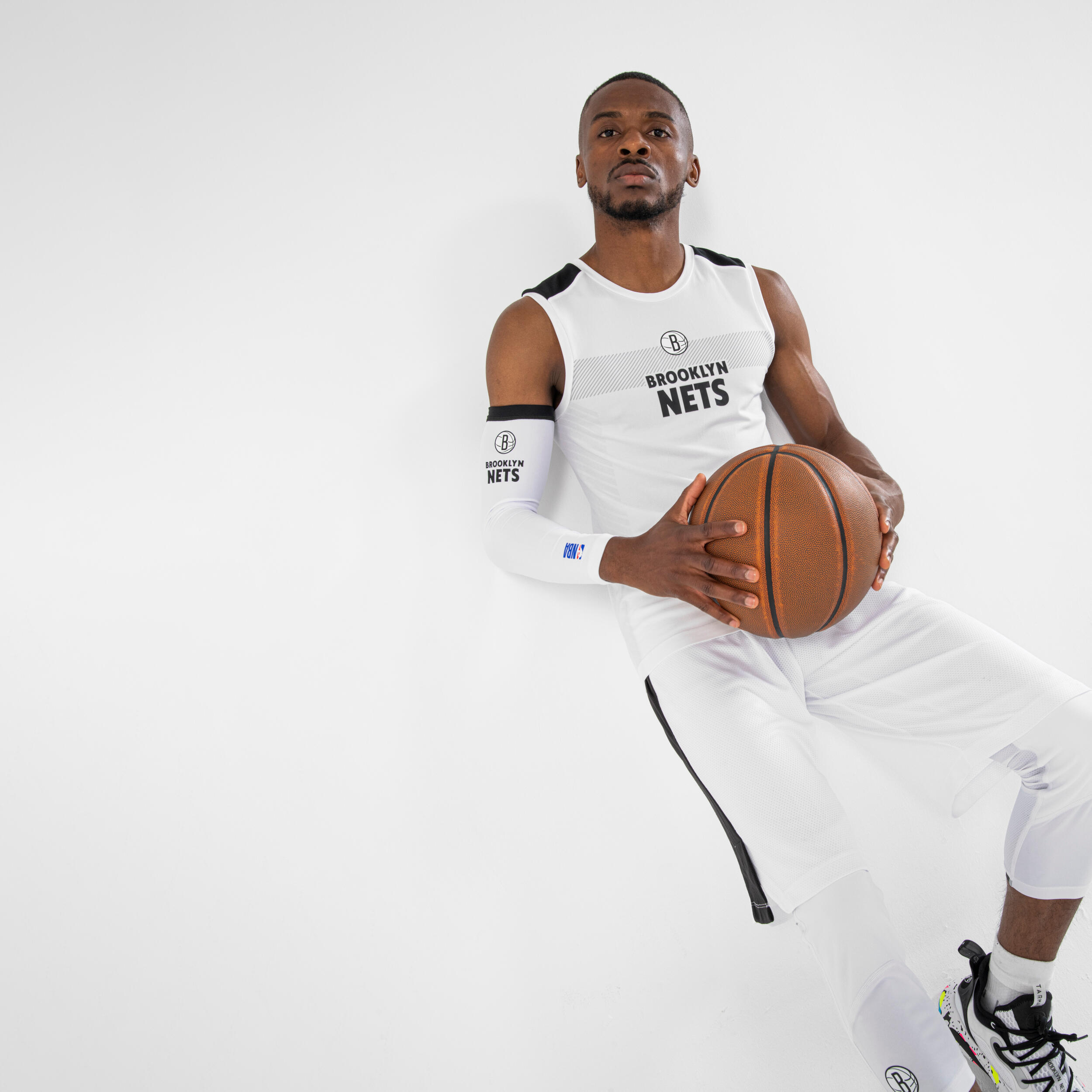 Adult Basketball Sleeve E500 - NBA Brooklyn Nets/White 5/8