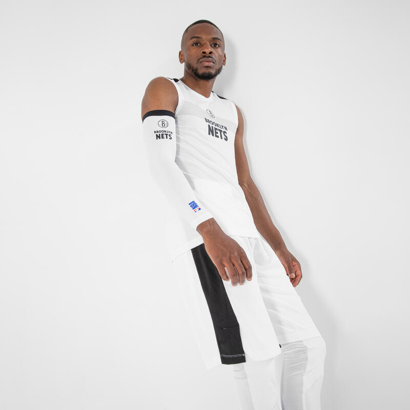 Felnőtt könyökvédő kosárlabdázáshoz E500 NBA Brooklyn Nets, fehér 