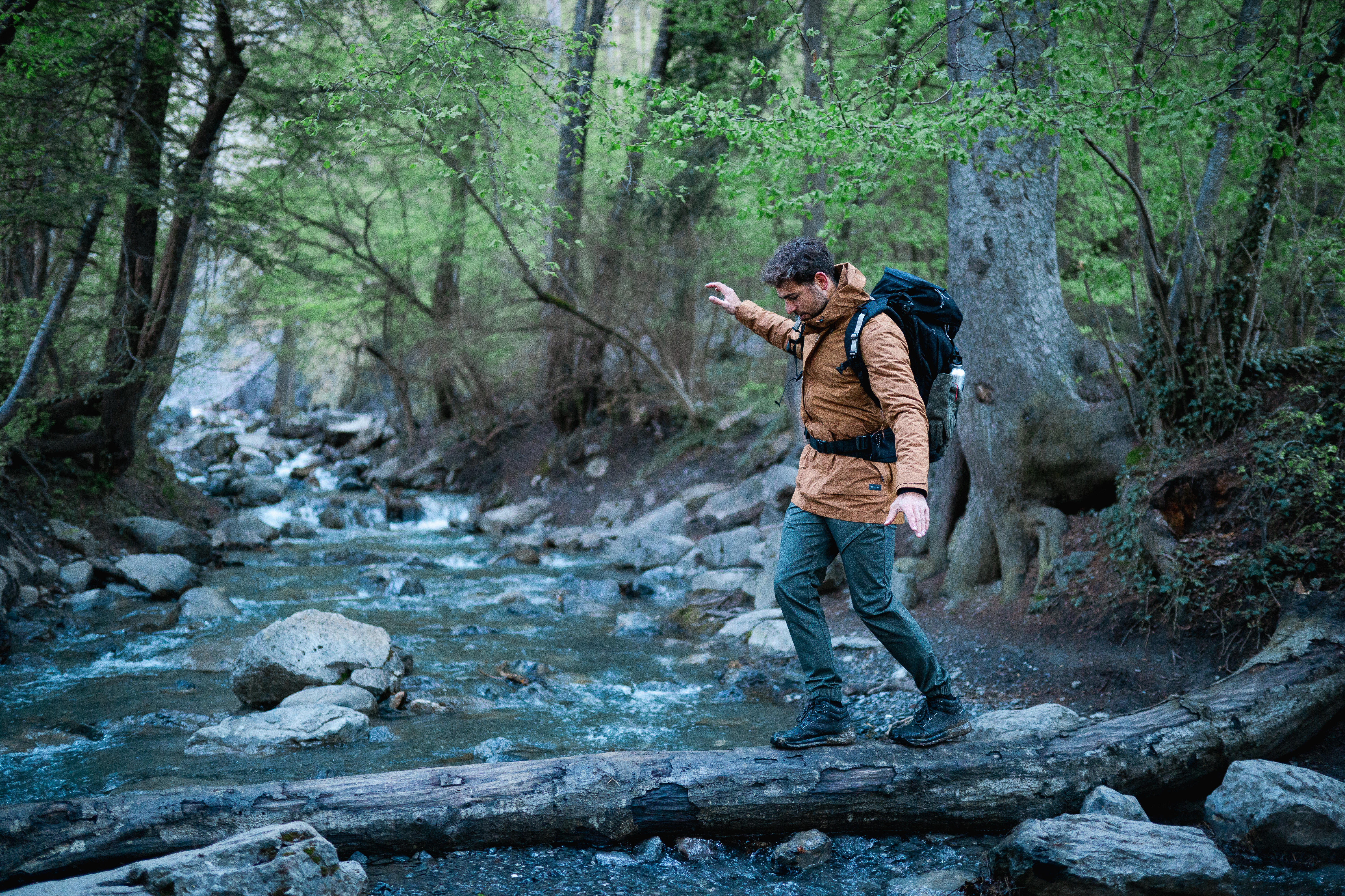 Men’s Hiking Jacket - Travel 900 - QUECHUA