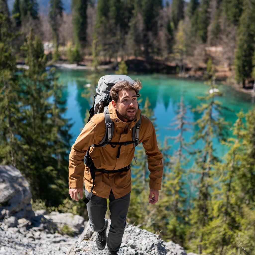 МЪЖКО НЕПРОМОКАЕМО ЯКЕ 3 В 1 ЗА ТРЕКИНГ ПЪТУВАНИЯ TRAVEL900, КОМФОРТ -10°C, ЧЕРНО