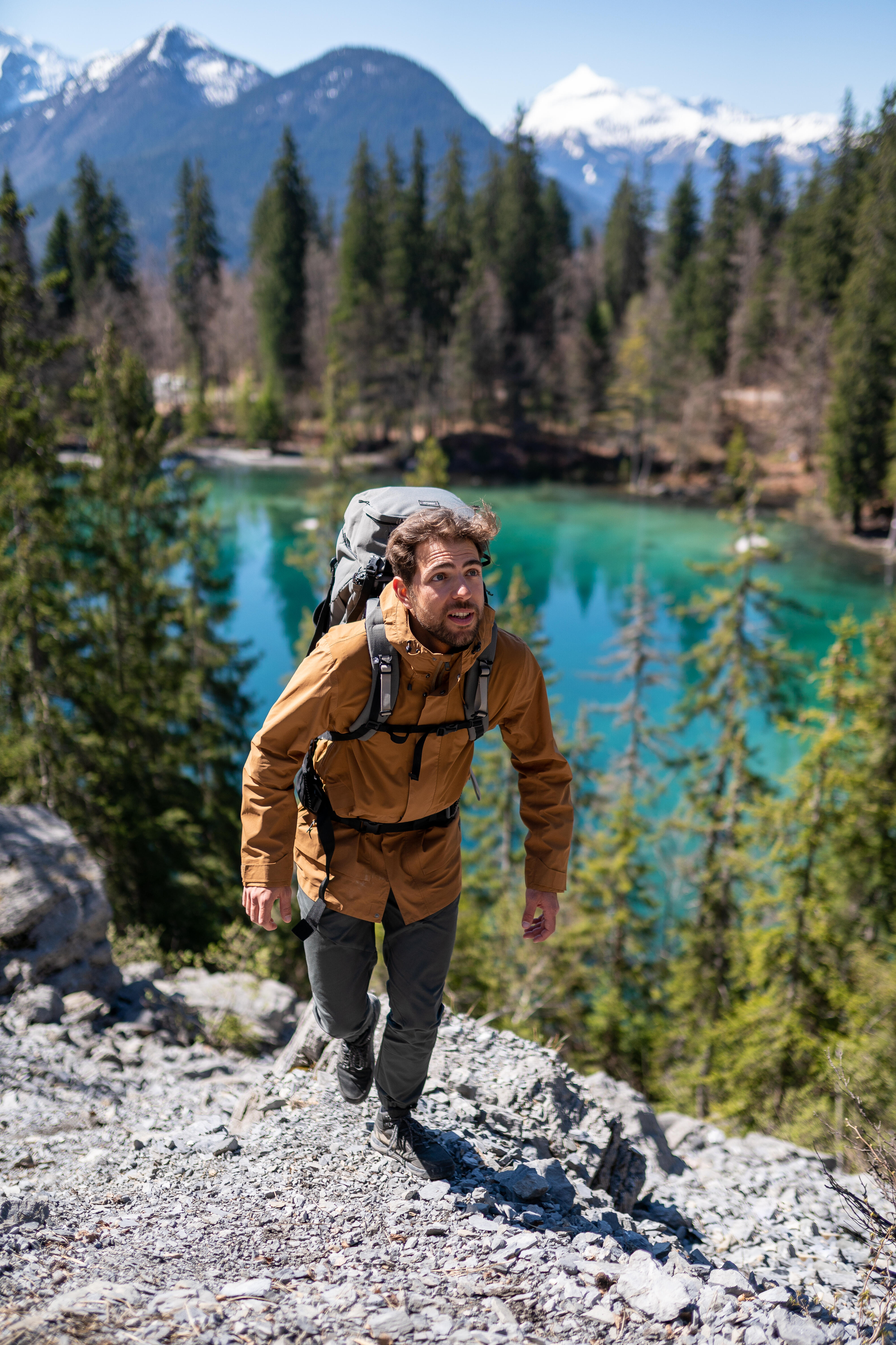 Men’s Hiking Jacket - Travel 900 - QUECHUA