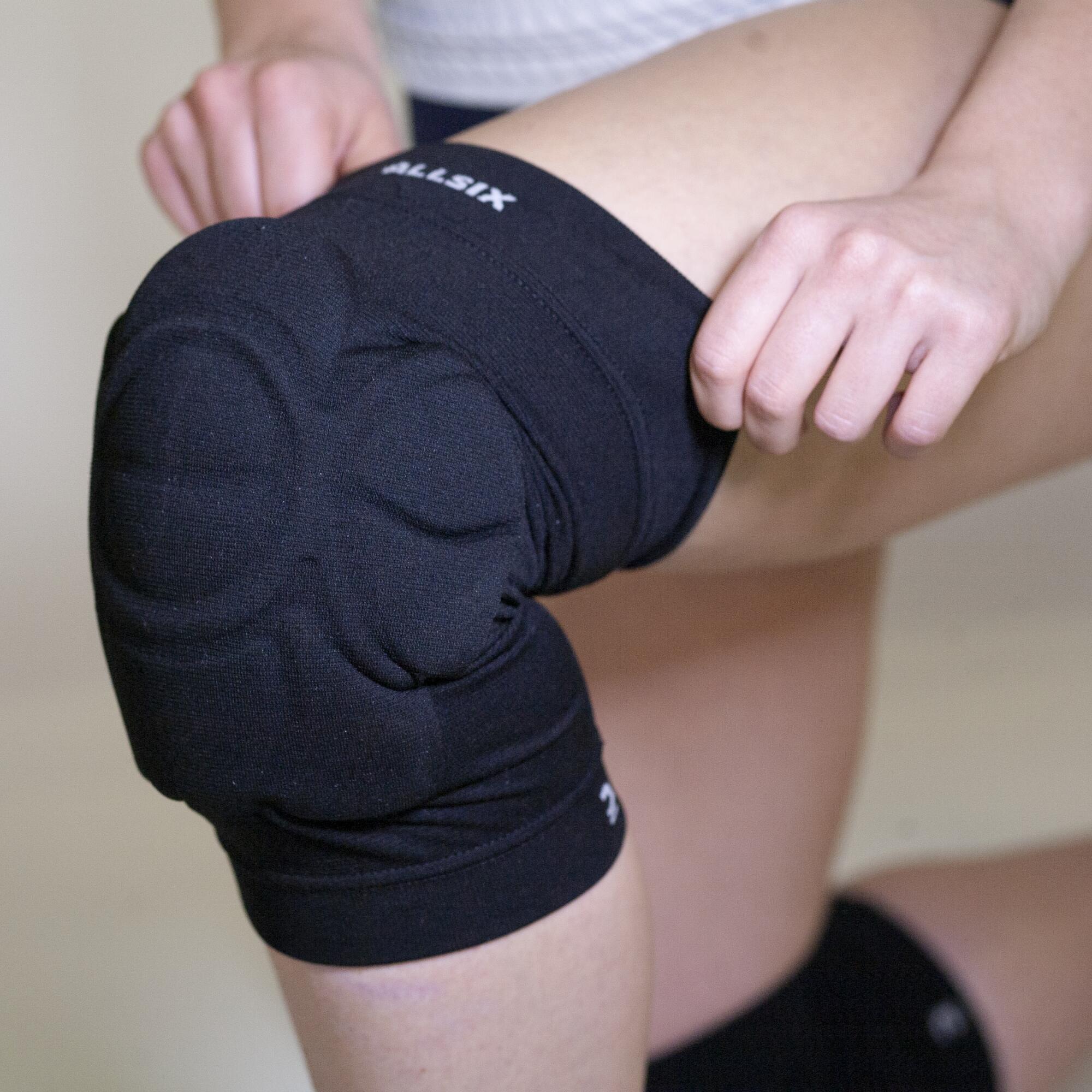 Volleyball Knee Pads for Intensive Play. 2/6