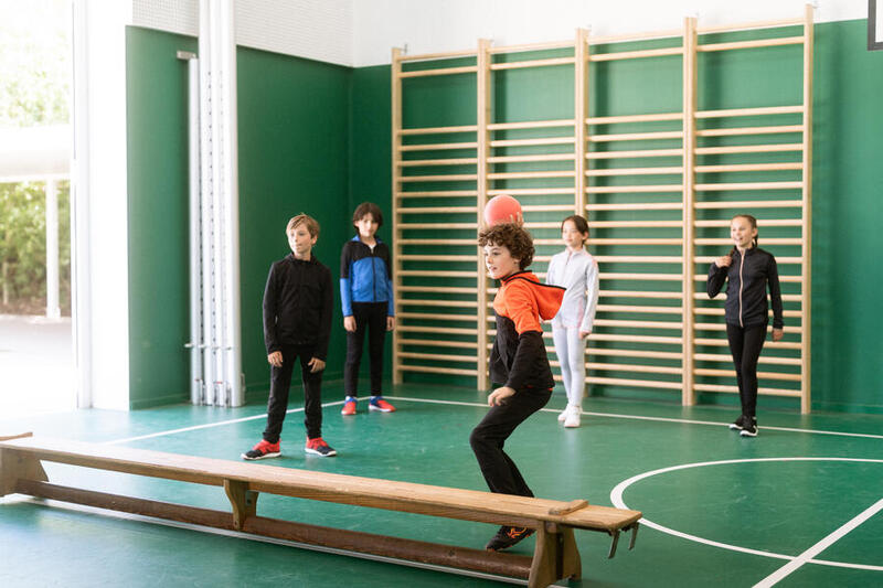 Niño en el colegio