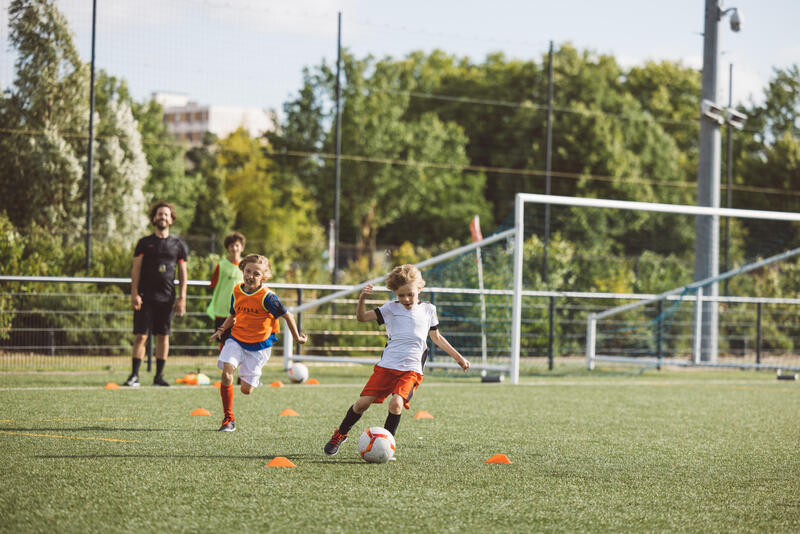 Apprendre à jouer au football