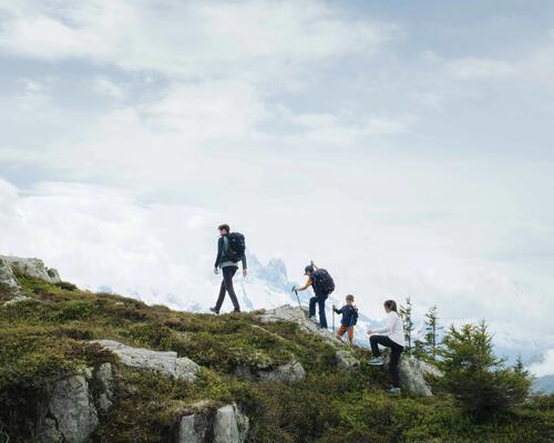 cum îți alegi puloverul, polarul sau geaca cu umplutură de vatelină pentru drumeție?