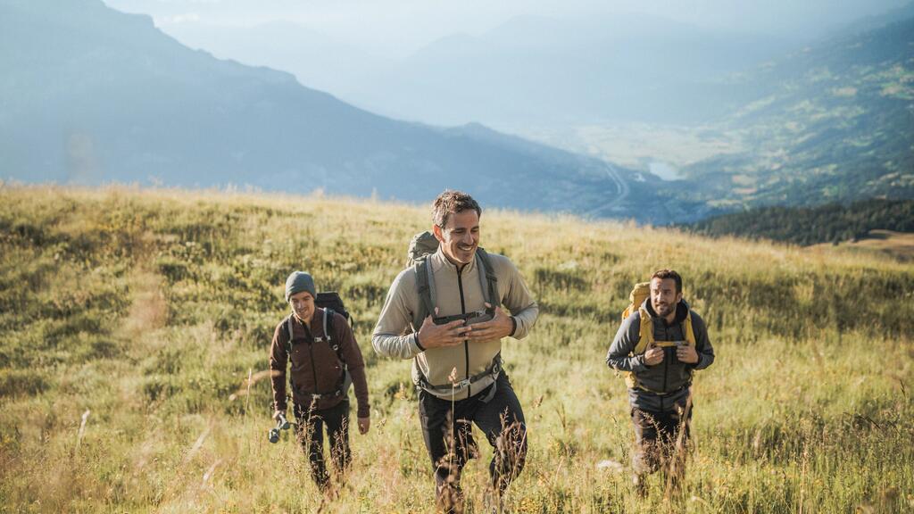 3 Männer gehen wandern