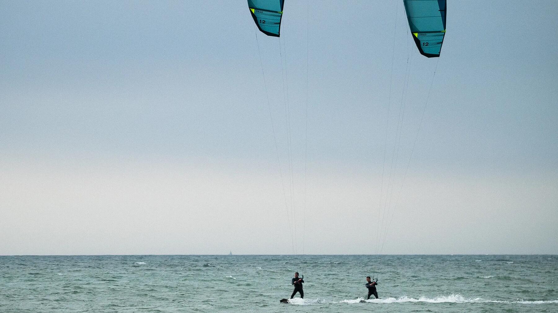 Erfahre hier, wo du in Deutschland am besten Kitesurfen kannst!