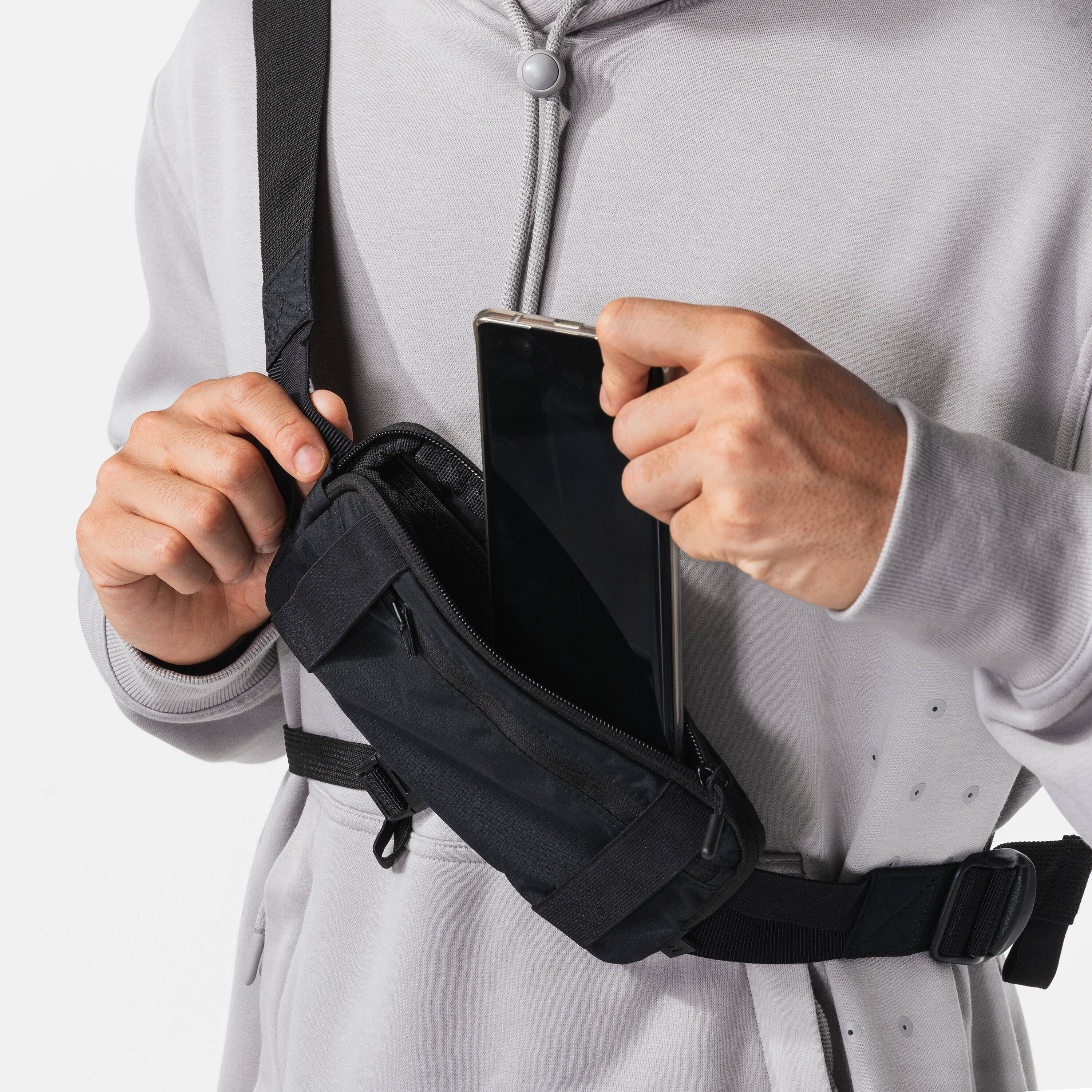 Men Women 2-position Kiprun 0.5 L Running Bag - black -  3
