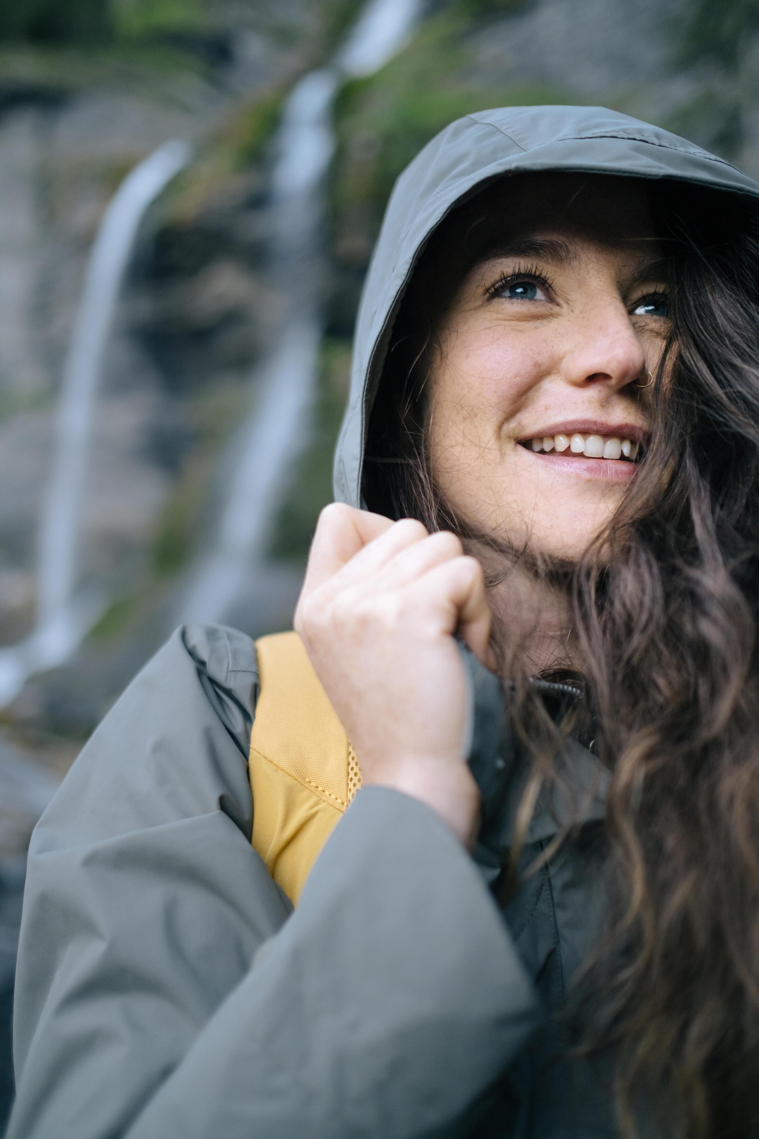 Chaqueta impermeable de montaña y trekking Mujer Quechua NH550 10/11