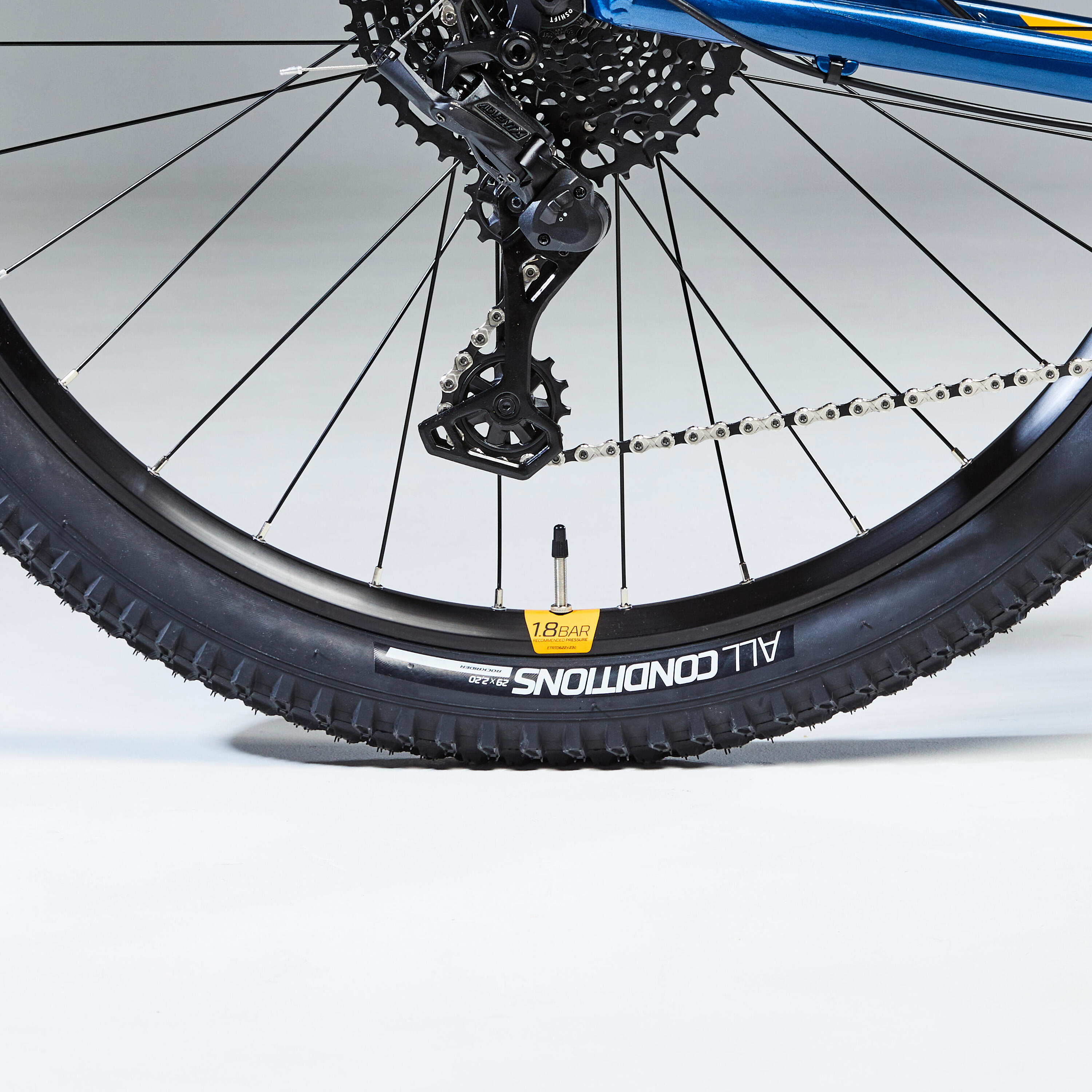 Bicicleta de montaña 29" aluminio Rockrider Explore 520 azul naranja 10/18