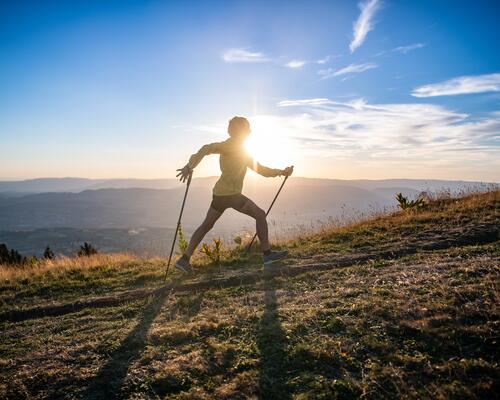 Come si fanno salite e discese nel nordic-walking?