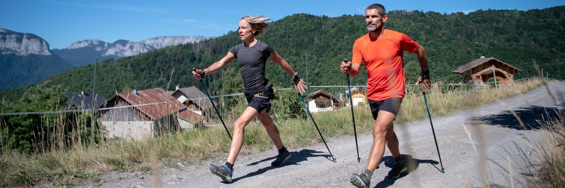 Kobieta i mężczyzna w odzieży sportowej trenujący nordic walking używając dobrze dobrane kije do nordic walking