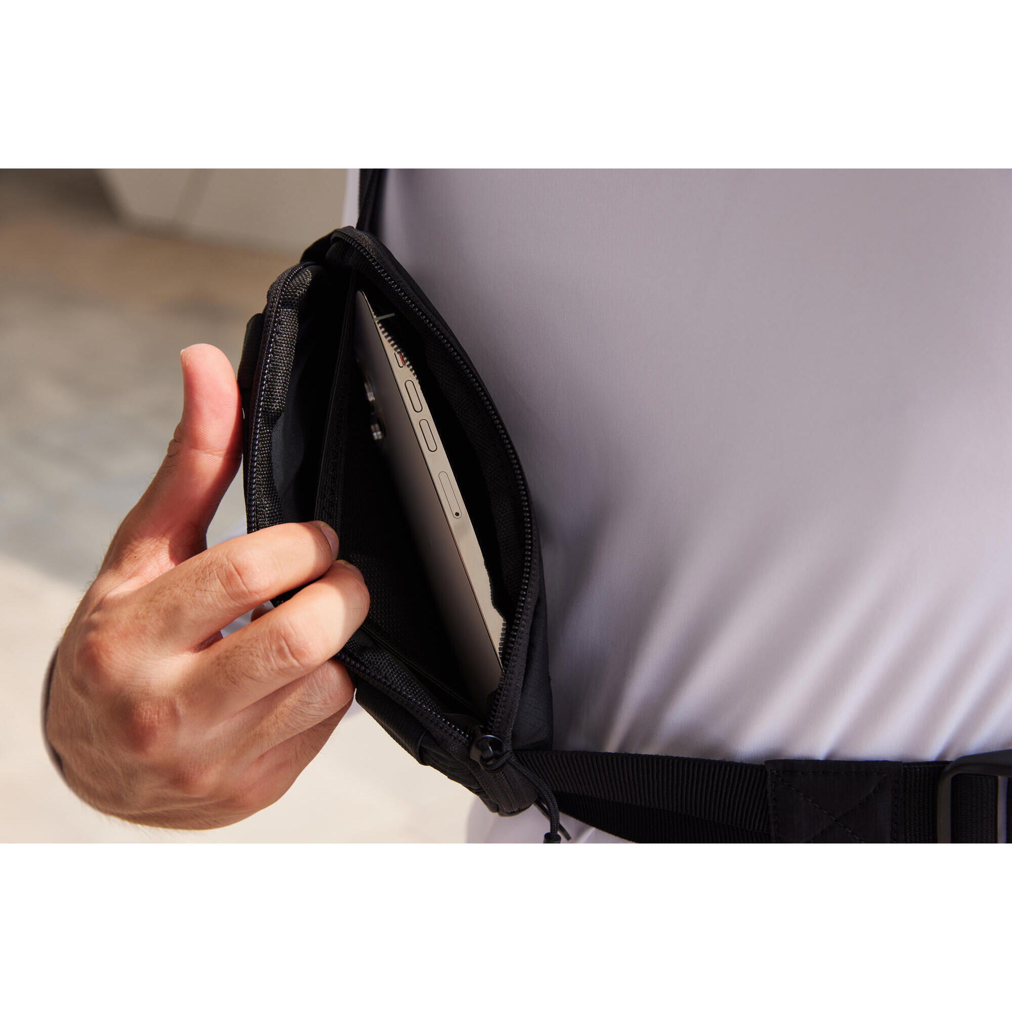 Bolsa de running 2 posiciones Hombre Mujer KIPRUN 0 5 L Decathlon