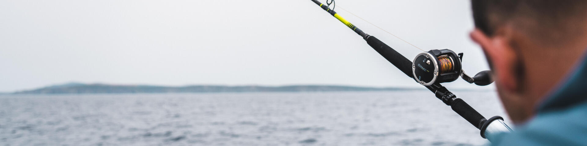 canne à pêche pour pêcher le bar