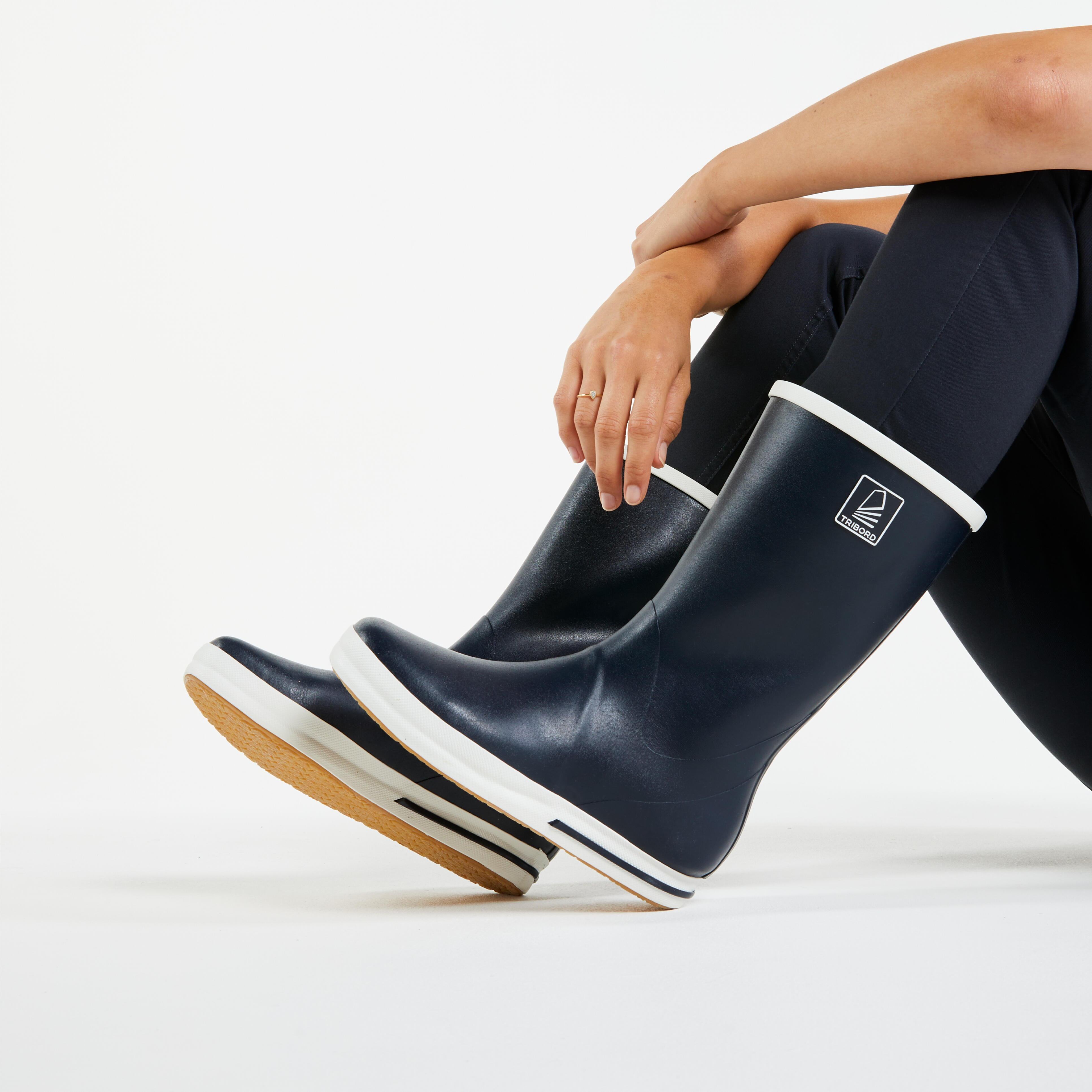 Decathlon sailing boots hotsell