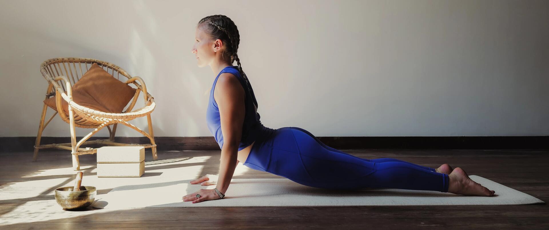 Postura de la cobra yoga