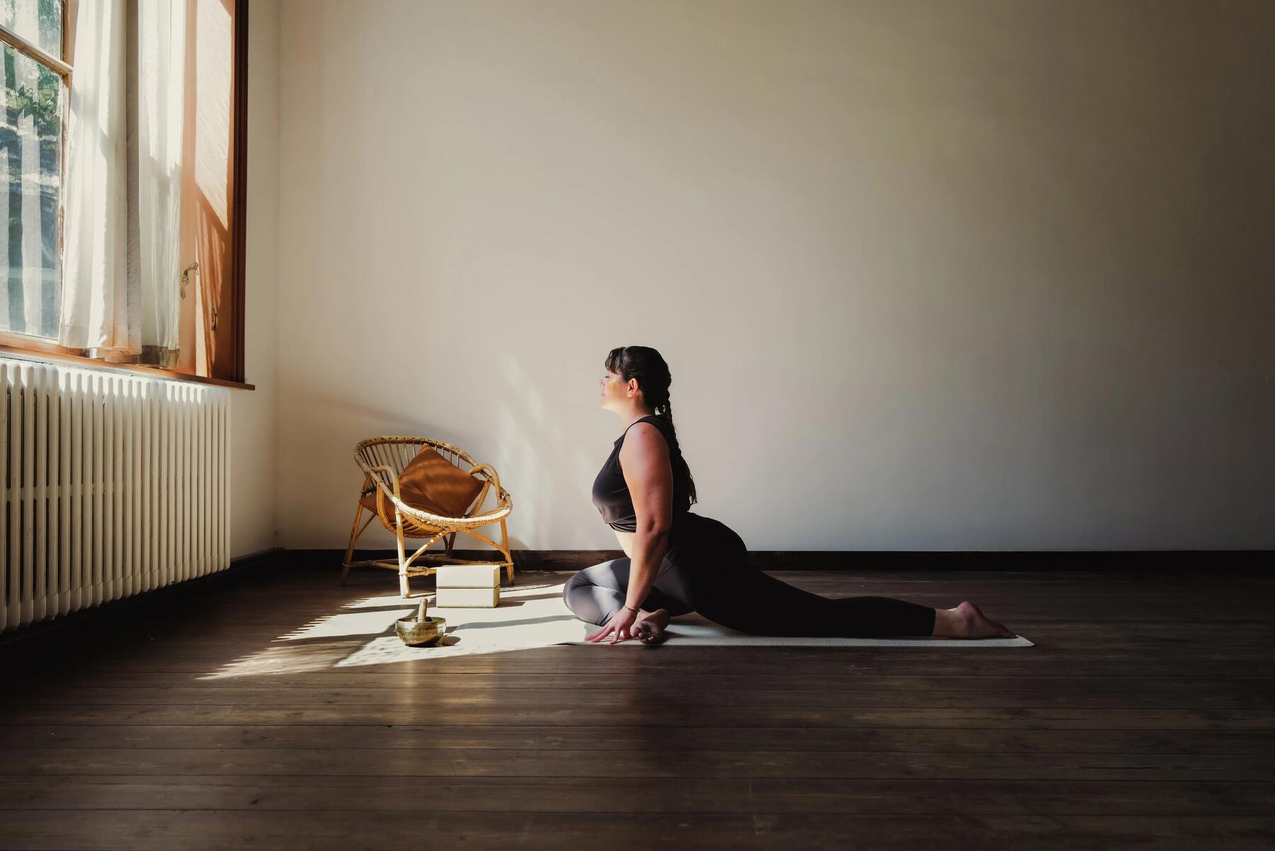 ¿CÓMO INICIAR EN EL MUNDO DEL YOGA?