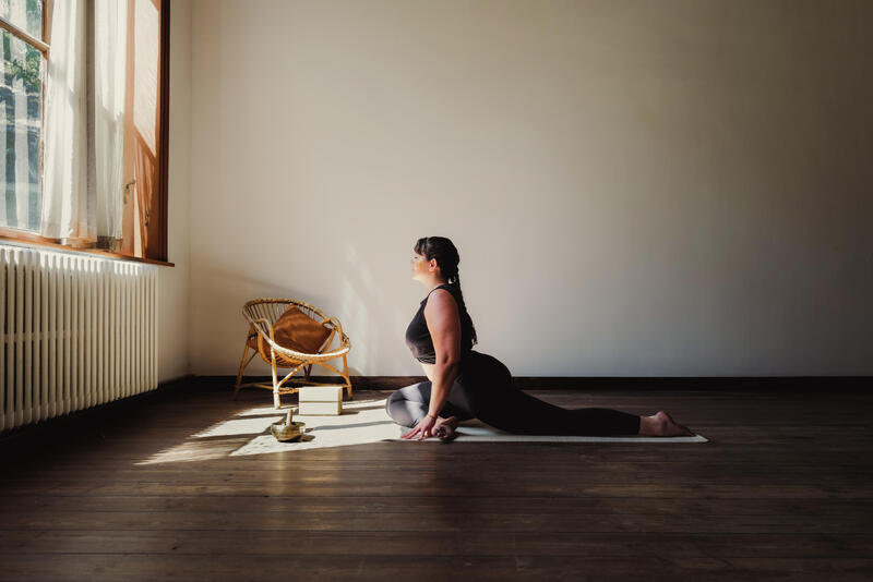 Joga hormonalna – czym jest, jak działa, przykładowe asany