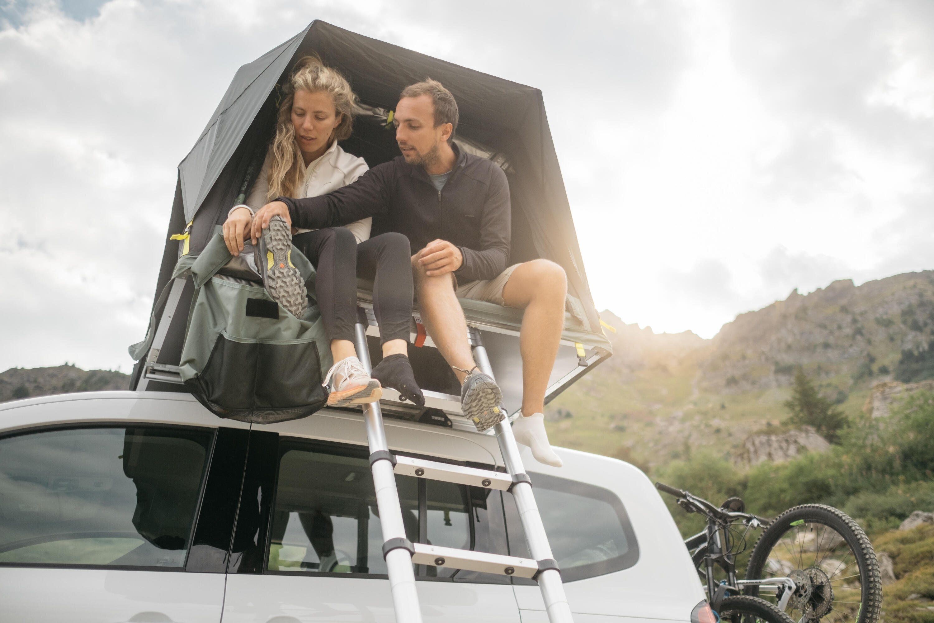INFLATABLE ROOF TENT MH900 FRESH & BLACK 2 PERSON  2/26
