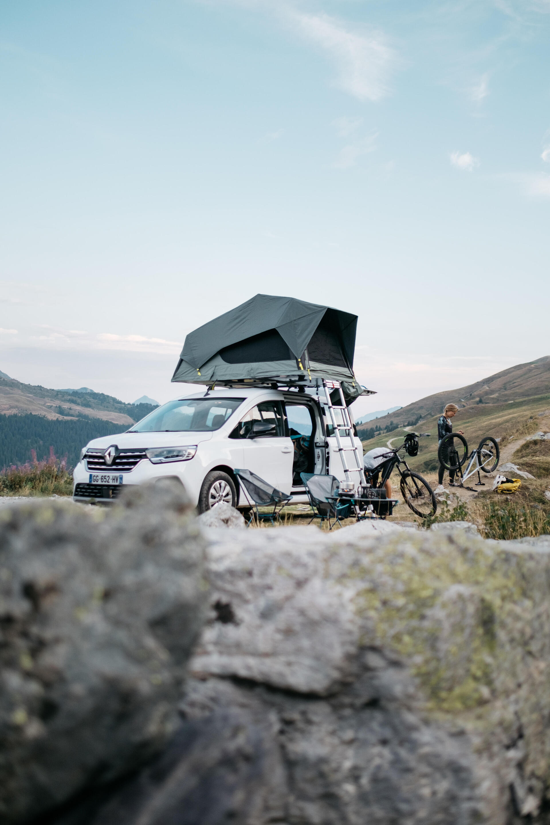 INFLT COMPACT ROOF TOP TENT
