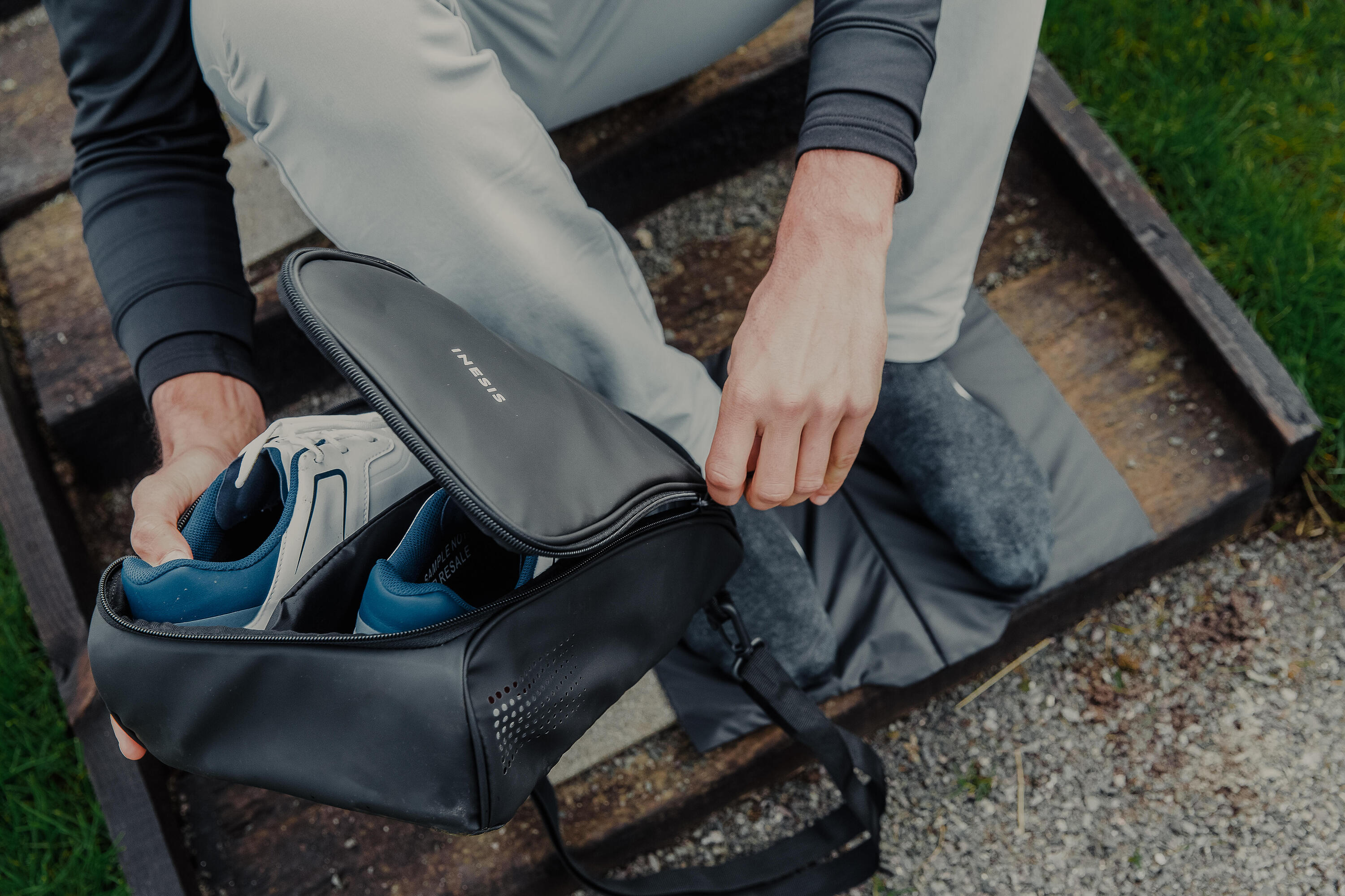 SAC A CHAUSSURES DE GOLF NOIR 8/12