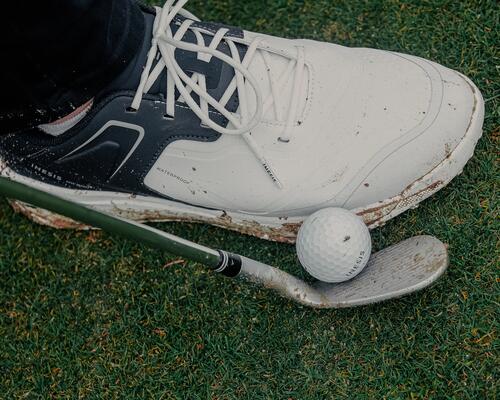 WIE PFLEGE ICH MEINE GOLFSCHUHE RICHTIG?  