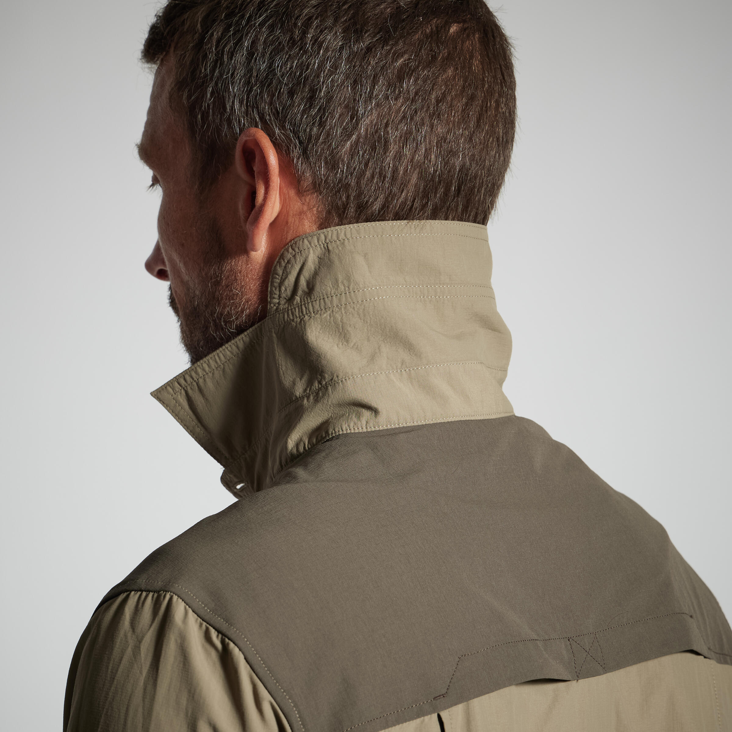 LIGHT AND BREATHABLE LONG-SLEEVED SHIRT 520 GREEN 8/13