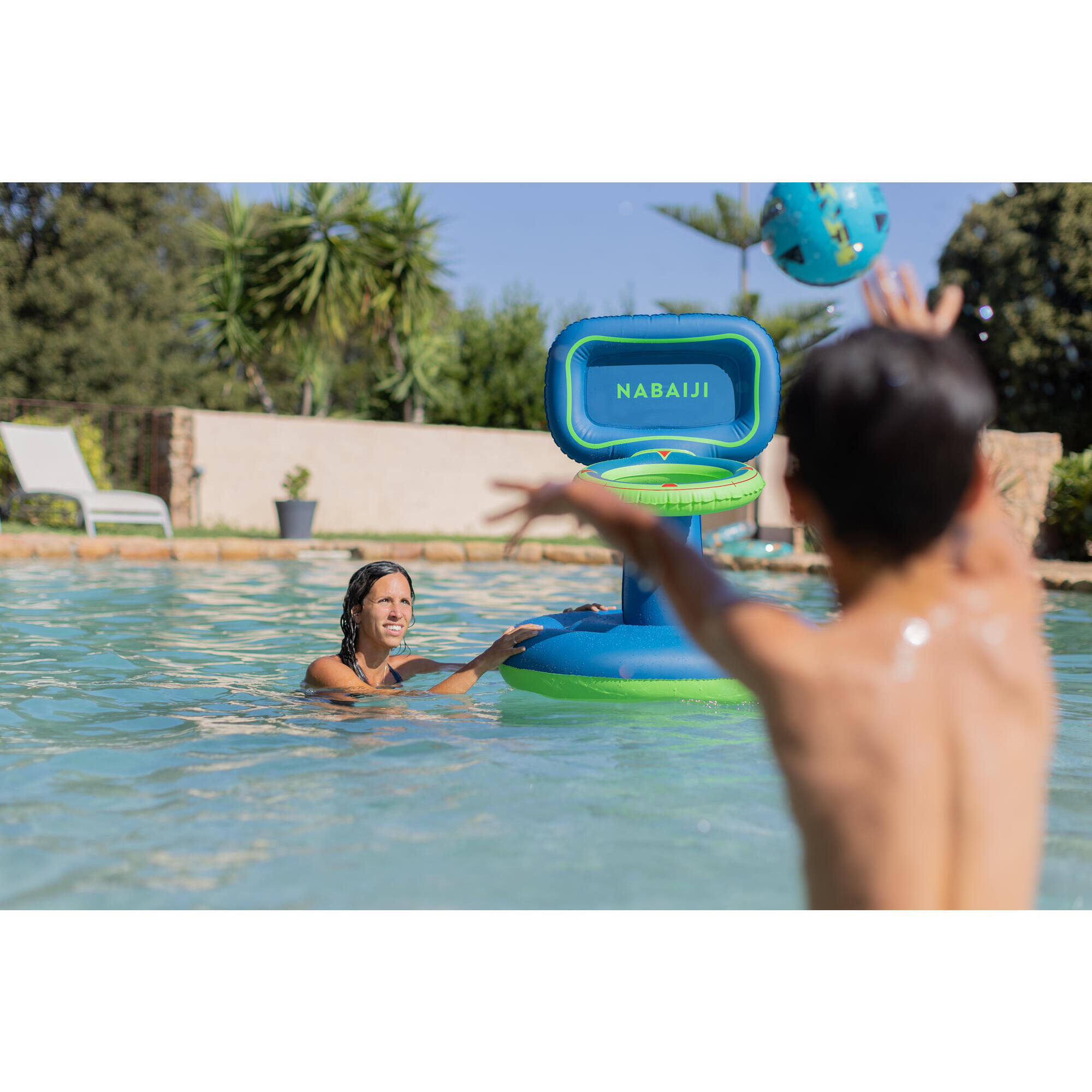 BLUE POOL BASKETBALL HOOP