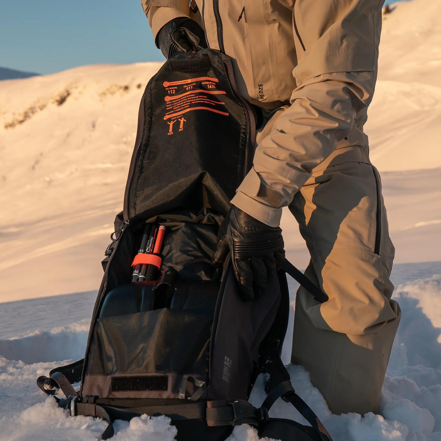 sac airbag decathlon ouvert tryptique de sécurité dva pelle sonde hors piste 