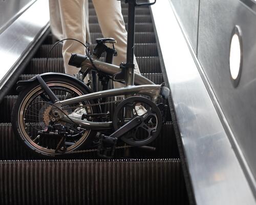 VÉLO PLIANT ET TRANSPORTS EN COMMUN : ON FAIT LE POINT !
