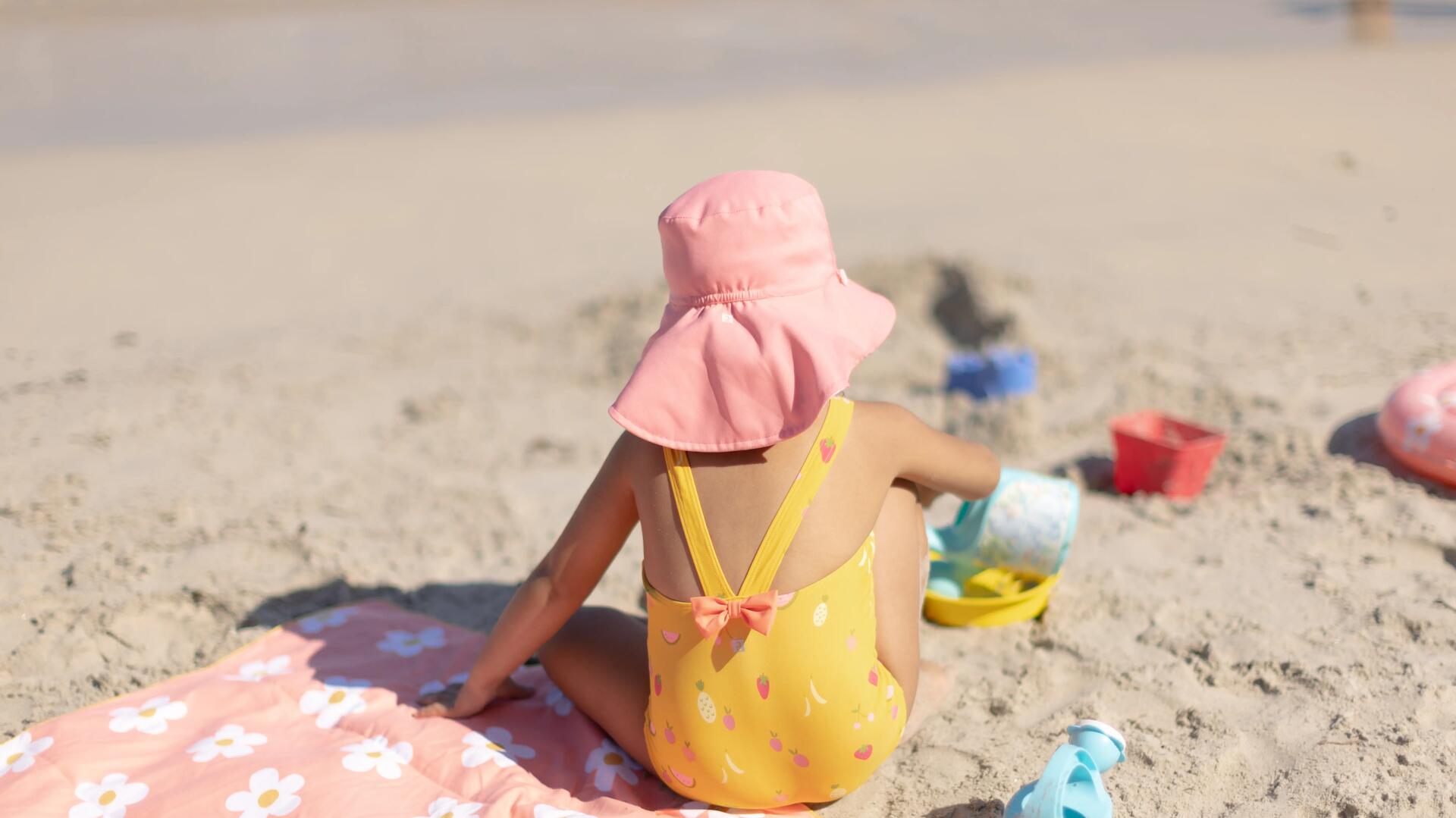 Chapeau Anti UV Bébé Réversible Rose Clair et Imprimé Fleurs