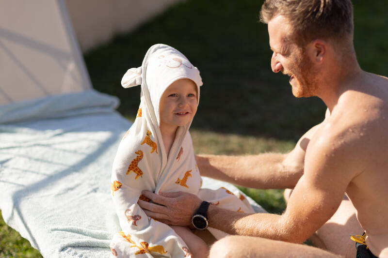 Toalla para bebé con capucha Nabaiji print beige de animalitos - Decathlon