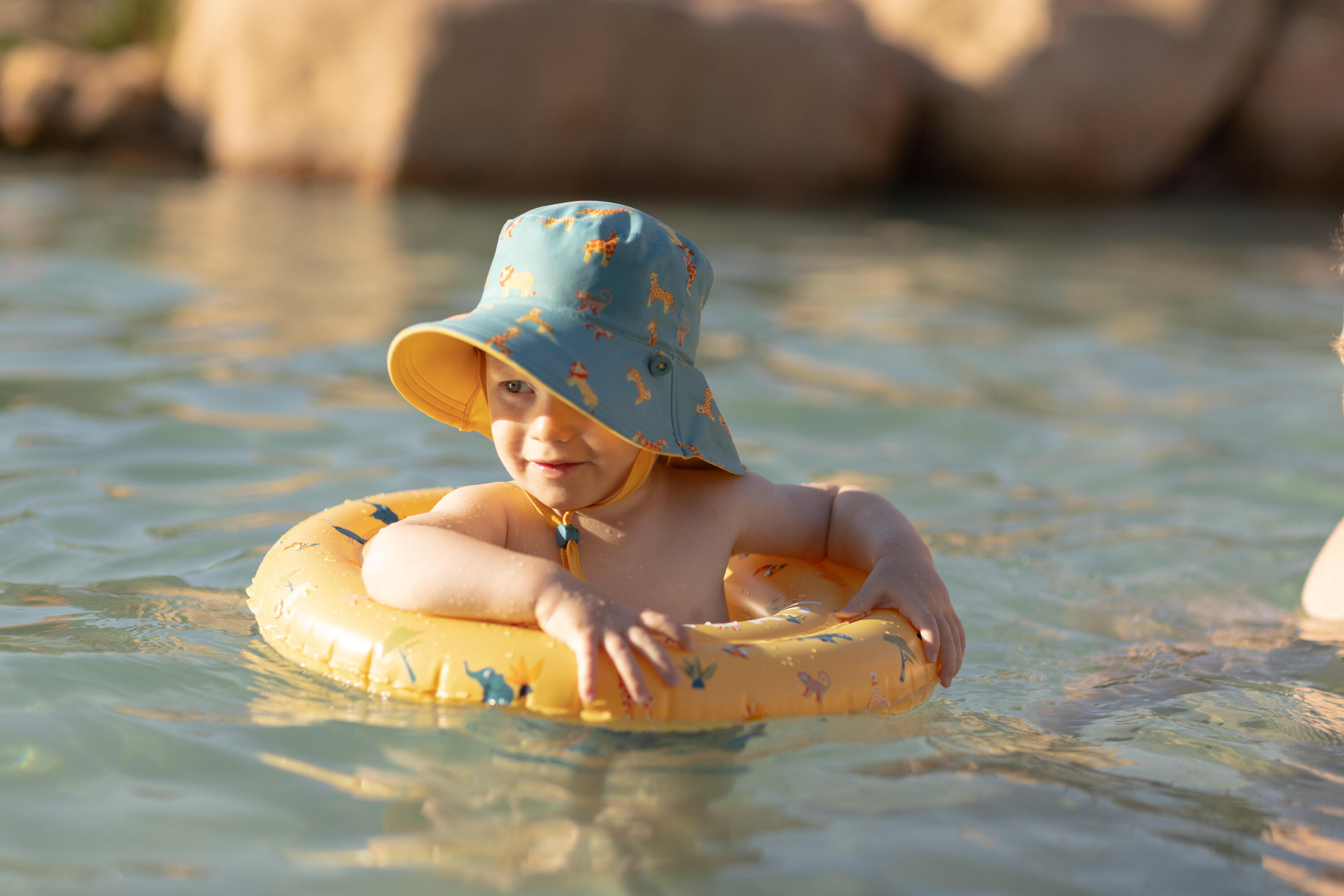 Chapeau anti-UV réversible bébé 6/8