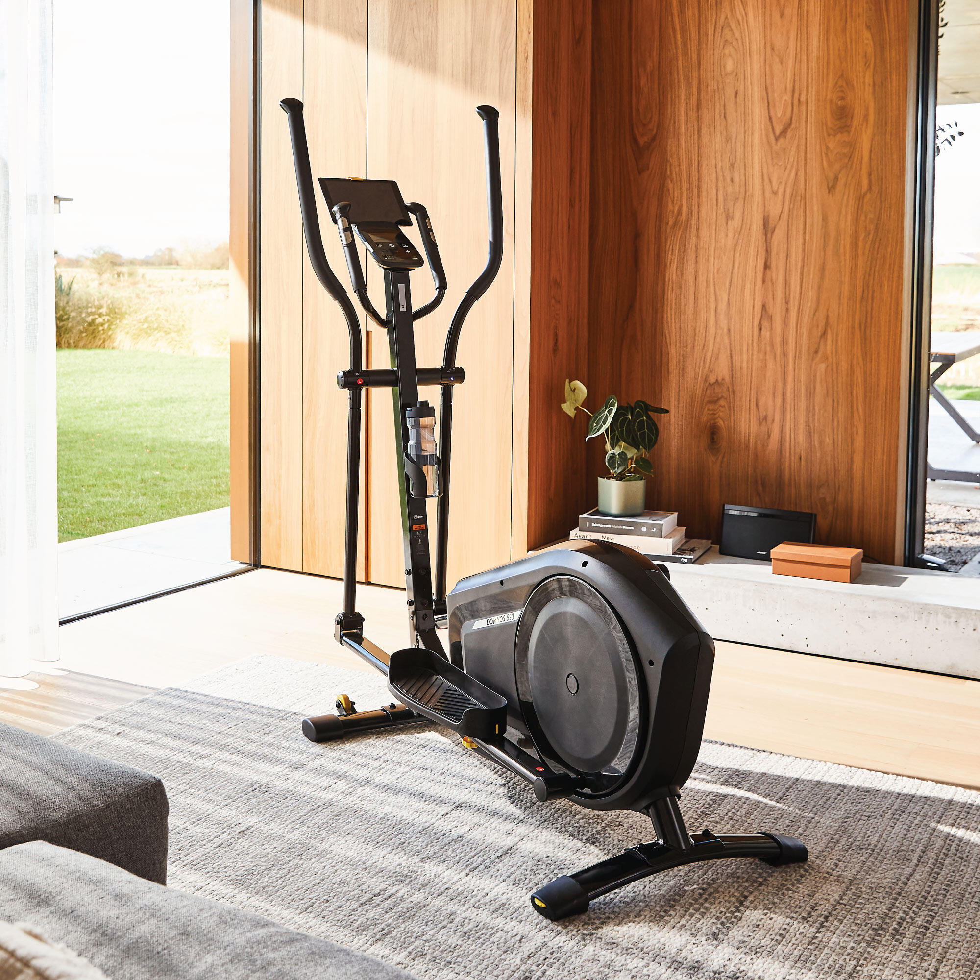 Self-Powered and Connected, E-Connected and Kinomap Cross Trainer EL520B 3/4
