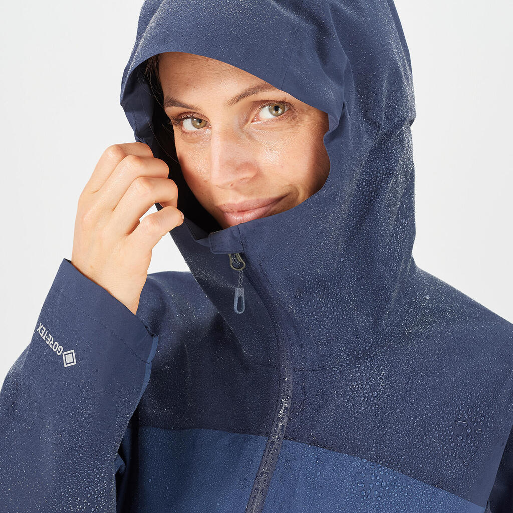 The recycled GORE-TEX jacket provides full protection against bad weather