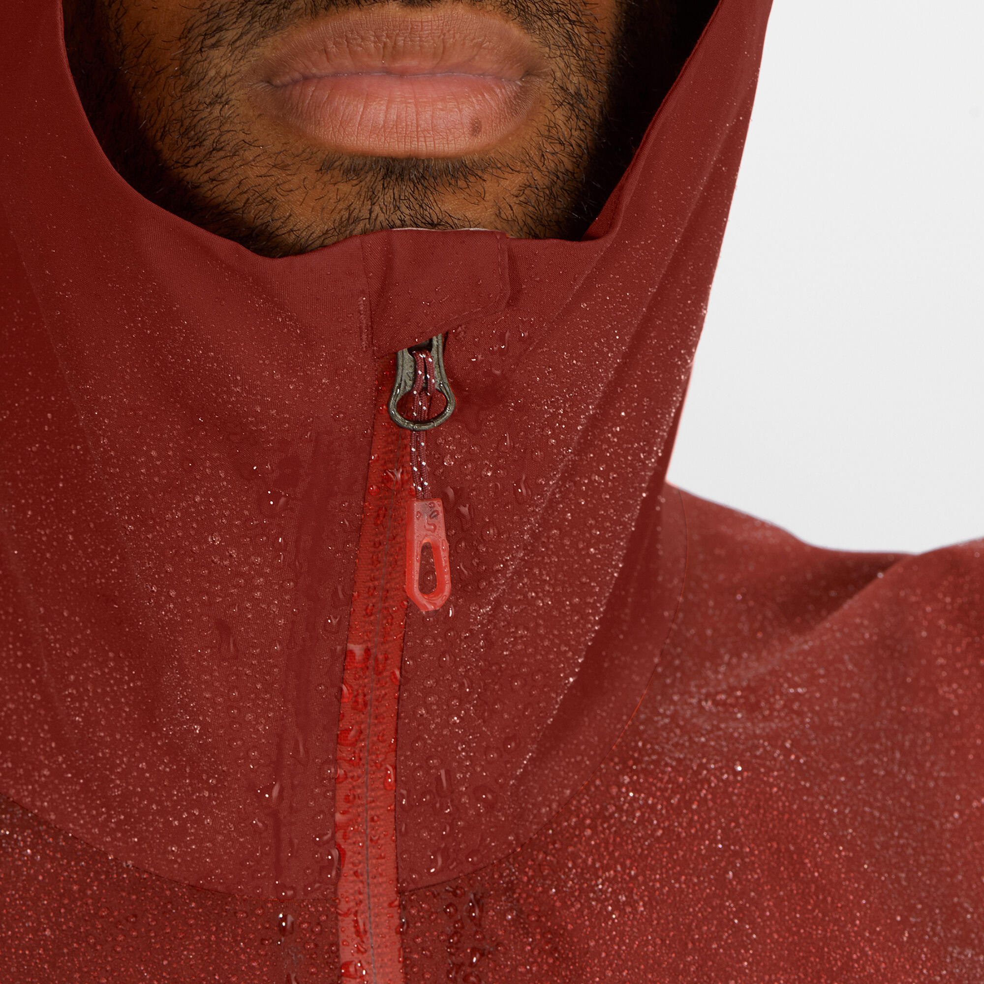 The recycled GORE-TEX jacket provides full protection against bad weather 8/8