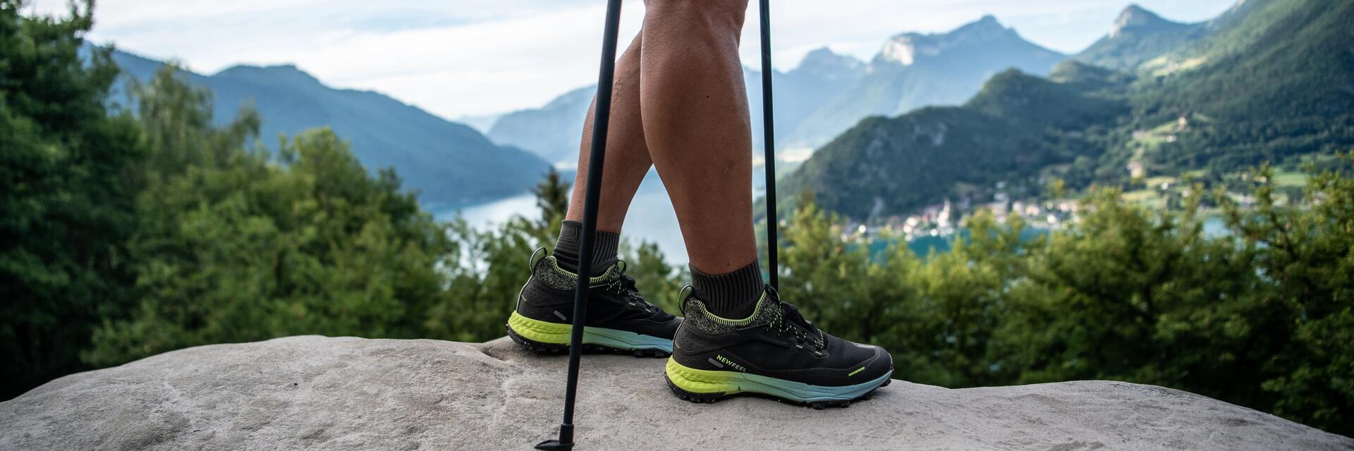 Mężczyzna uprawiający nordic walking