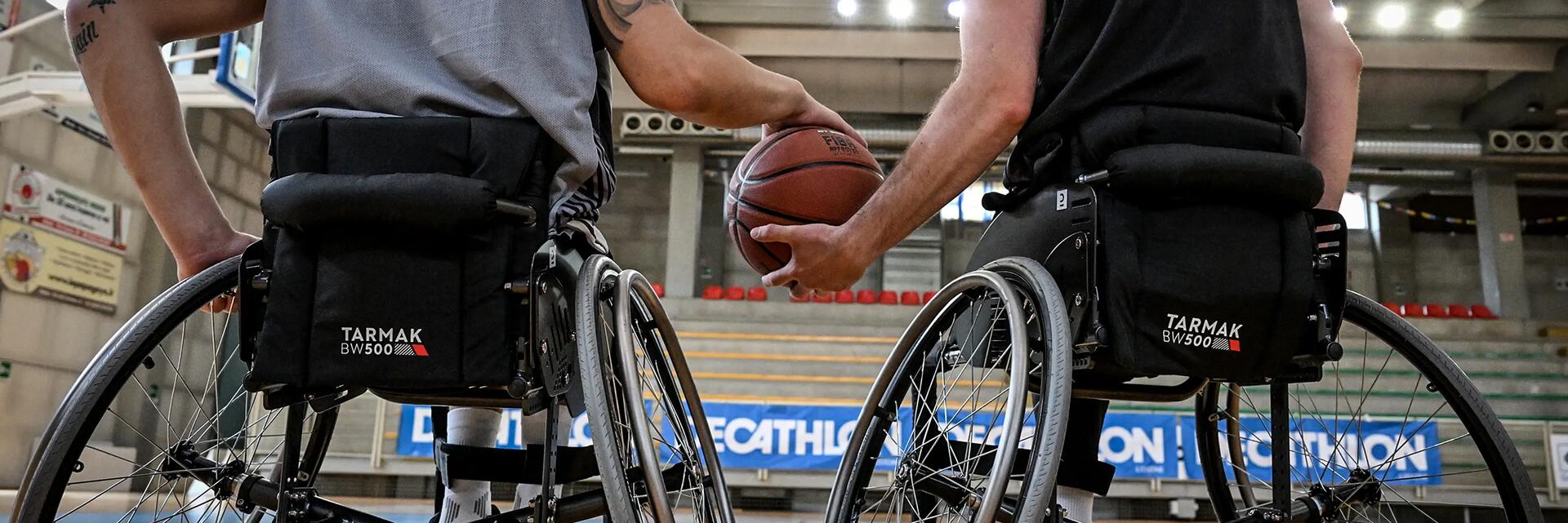 Erfahre hier alles Wissenswerte über das Basketballspielen im Rollstuhl!