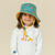 Chapeau anti uv bébé réversible jaune et bleu imprimé savane