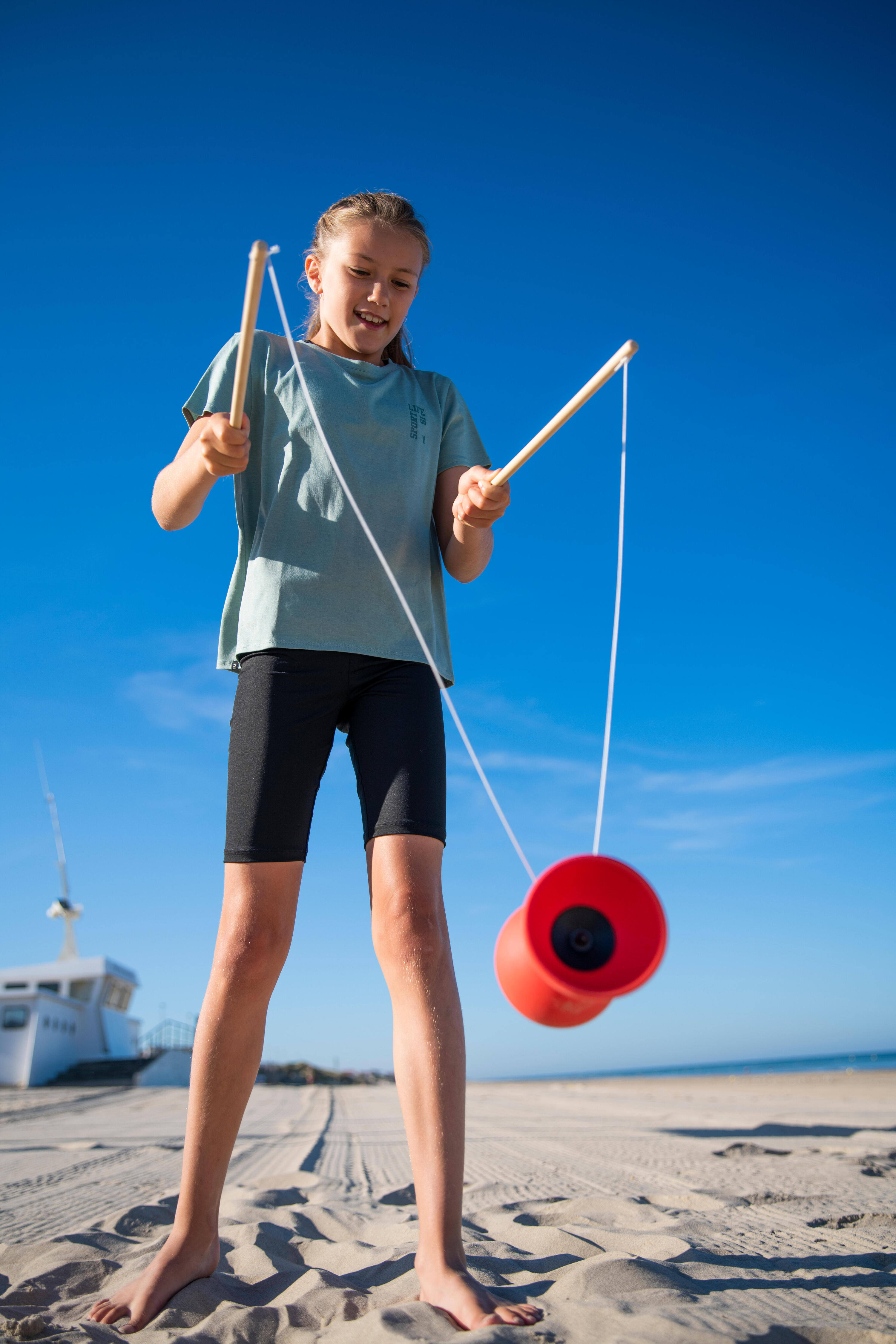 Diabolo et baguettes en bois – 100 rouge 7/11