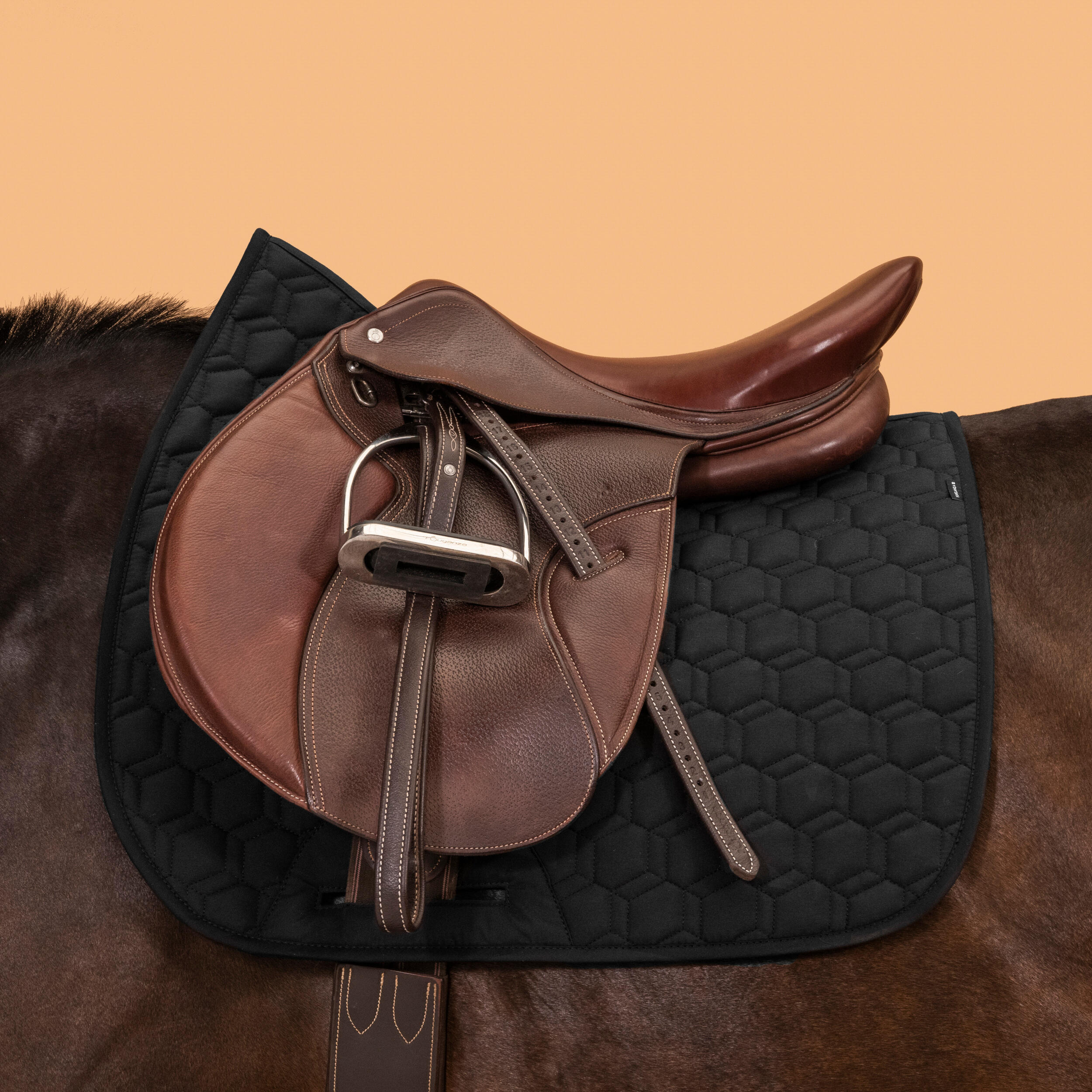 Tapis de selle d’équitation réversible pour cheval et poney – 500 noir/rouge - FOUGANZA