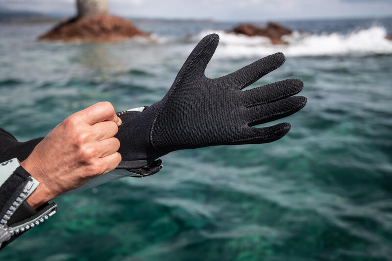 Comment choisir ses gants de plongée sous-marine ? 