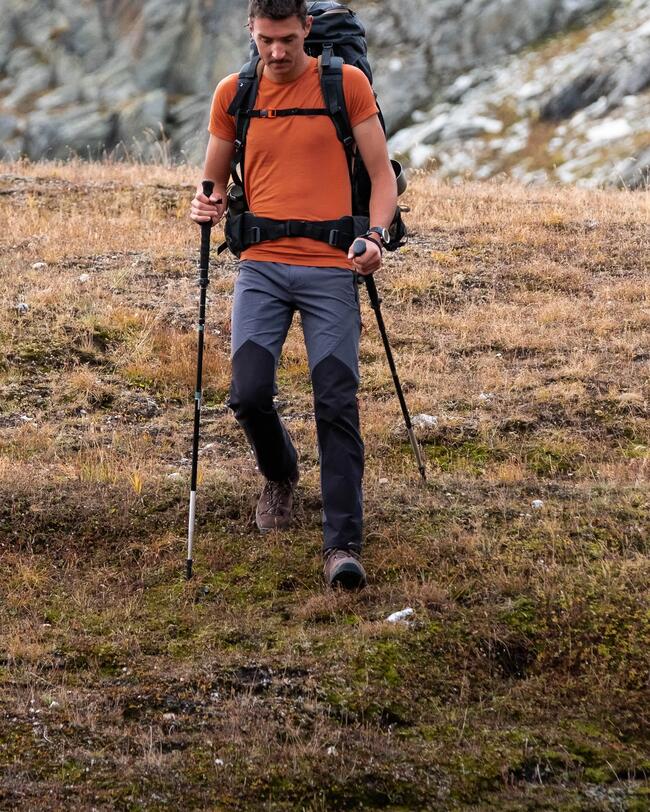 Mann auf einer Wanderung