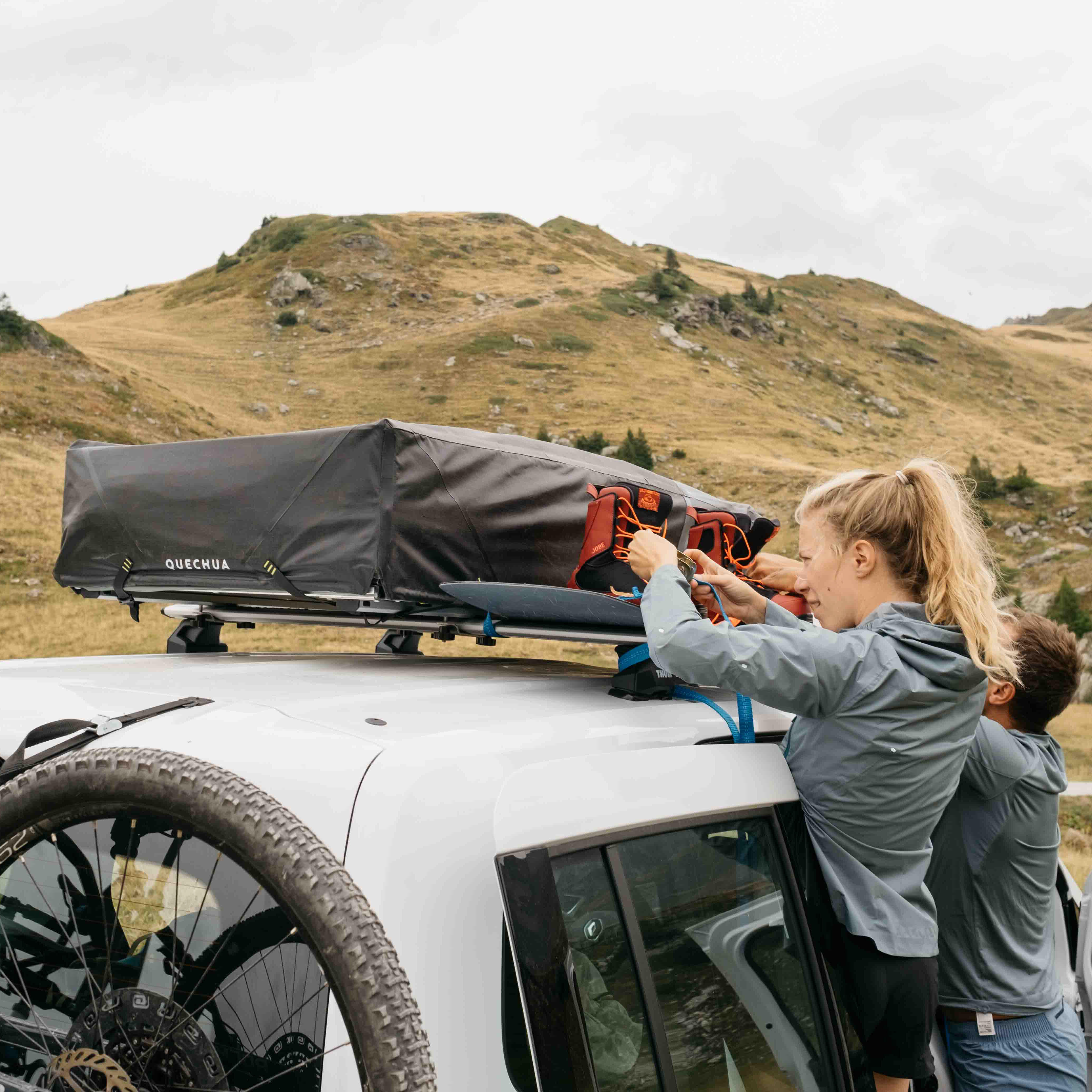 Dachzelt aufblasbar Fresh & Black Bergwandern MH900 für 2 Personen