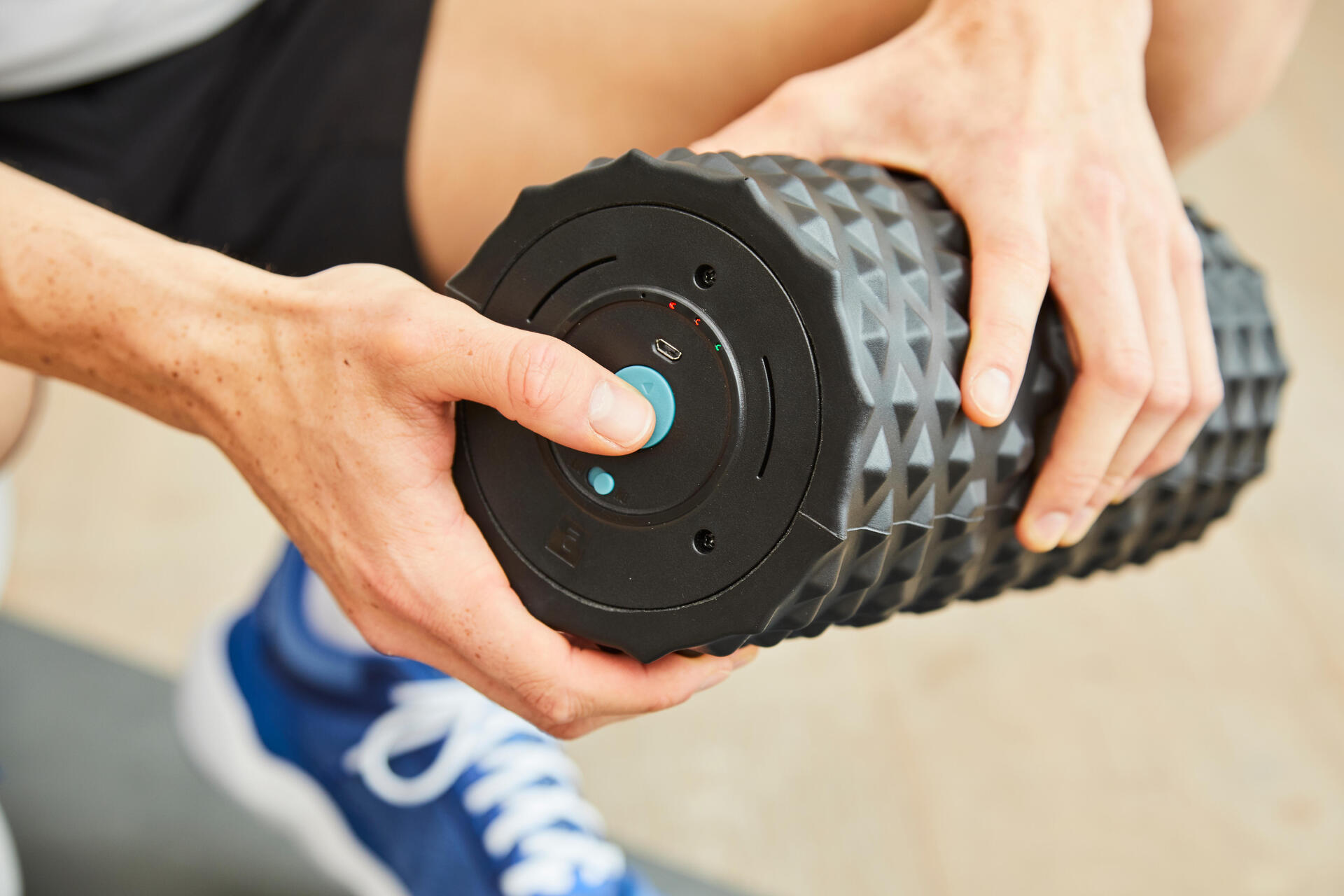 massage foam roller vibrating 60+ Silent Mode Stock Photos, Pictures & Royalty-Free Images - iStock